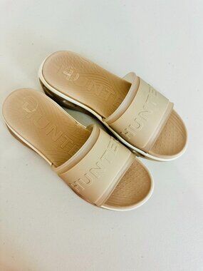NEW HUNTER GENEVA TAN SLIP-ON CASUAL POOL SANDALS SLIPPERS SLIDES SIZE 8M